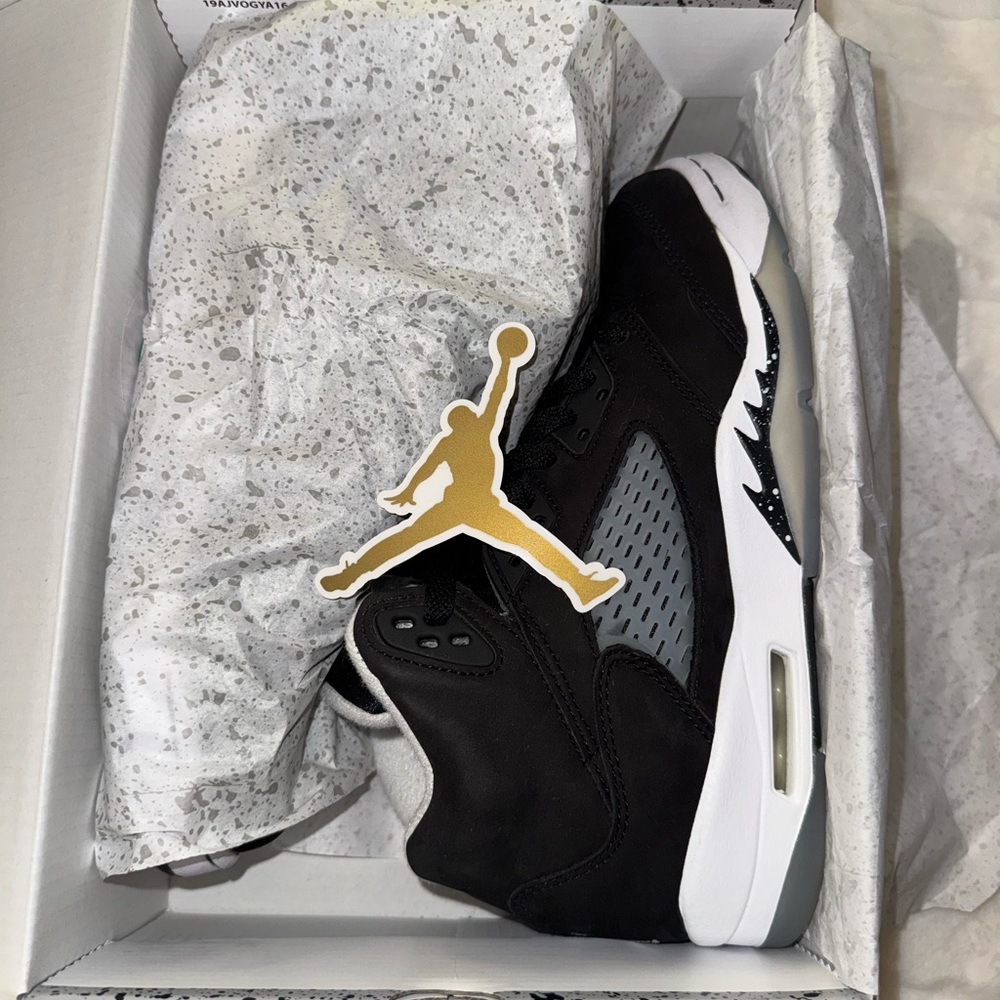 Jordan Retro 5 Black and White Sneakers